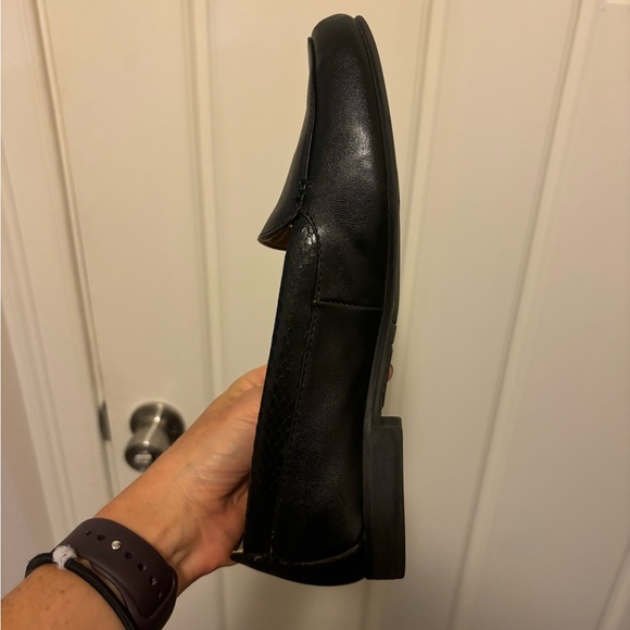 True comfort loafers. Super comfortable. Small scuff at front. - Picture 3 of 4